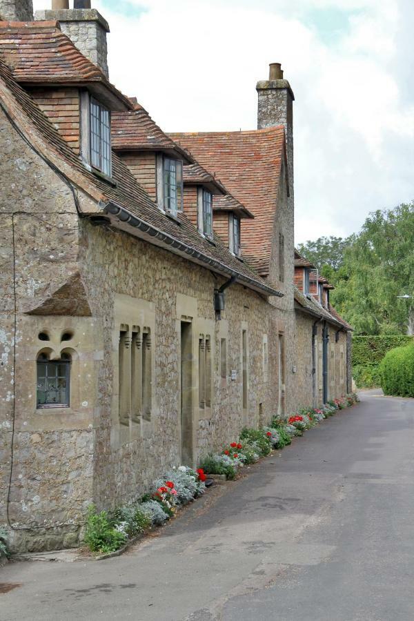 هيث Lympne Castle Cottages المظهر الخارجي الصورة